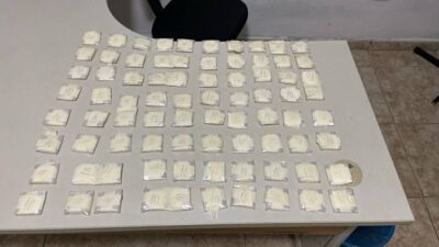 Homem é preso com 800 papelotes de cocaína